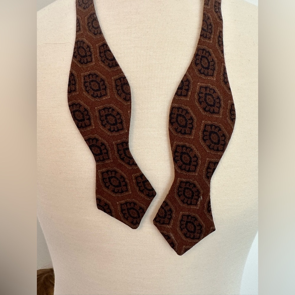 SuitSupply Diamond Tipped pattered Bow tie